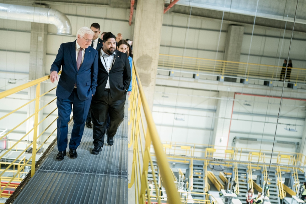 Bundespräsident Steinmeier besichtigt das DHL Express Logistikzentrum