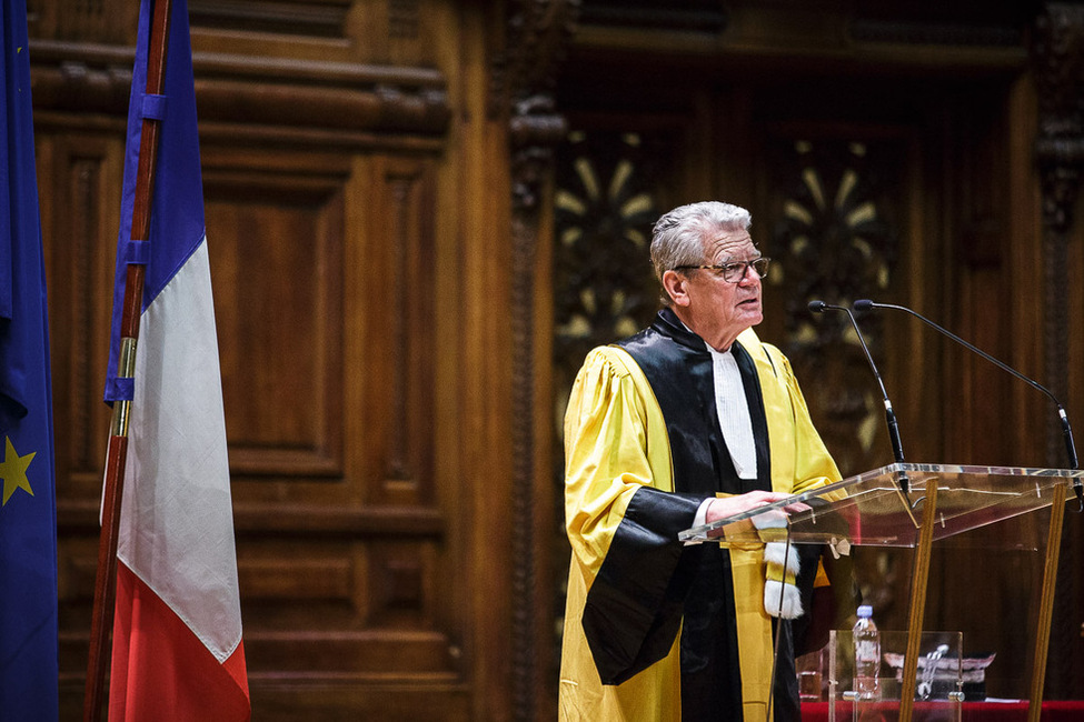 Federal President Joachim Gauck holds a speech on receiving an honorary doctorate from the Sorbonne University on the occasion of his visit to the French Republic